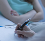 מדוע אנשים מחליטים לפנות לטיפול נפשי דווקא בחגים?-תמונה